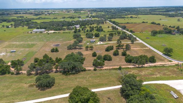 1021 E Old Hallettsville RD, Flatonia, TX 78941