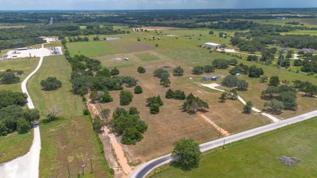 1021 E Old Hallettsville RD, Flatonia, TX 78941