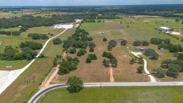 1021 E Old Hallettsville RD, Flatonia, TX 78941