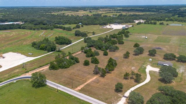 1021 E Old Hallettsville RD, Flatonia, TX 78941