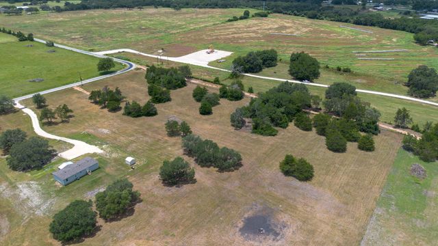 1021 E Old Hallettsville RD, Flatonia, TX 78941