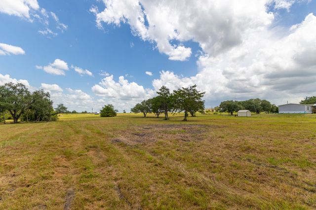 1021 E Old Hallettsville RD, Flatonia, TX 78941