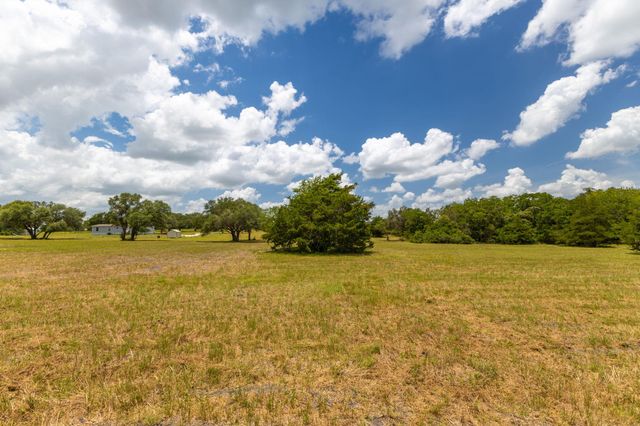 1021 E Old Hallettsville RD, Flatonia, TX 78941