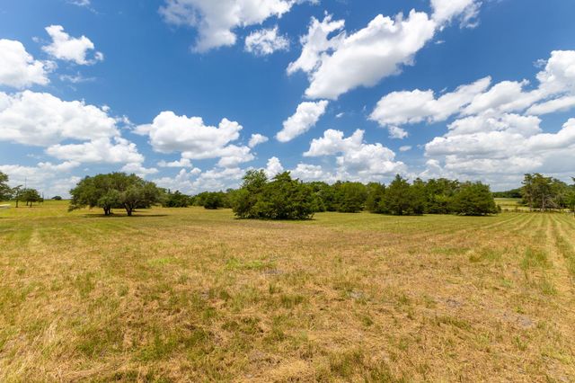 1021 E Old Hallettsville RD, Flatonia, TX 78941