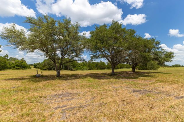 1021 E Old Hallettsville RD, Flatonia, TX 78941