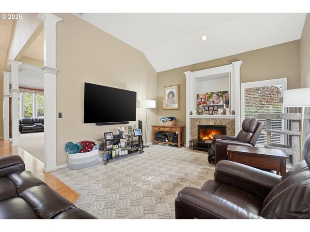 14234 Nw LAKESHORE Ct, Portland, OR 97229