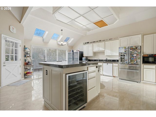 14234 Nw LAKESHORE Ct, Portland, OR 97229