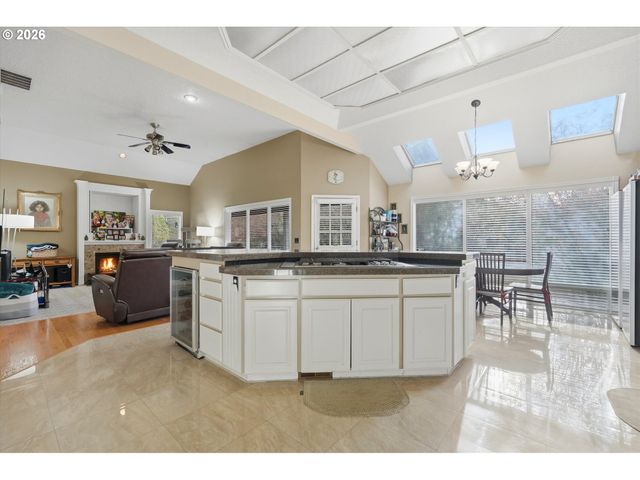 14234 Nw LAKESHORE Ct, Portland, OR 97229