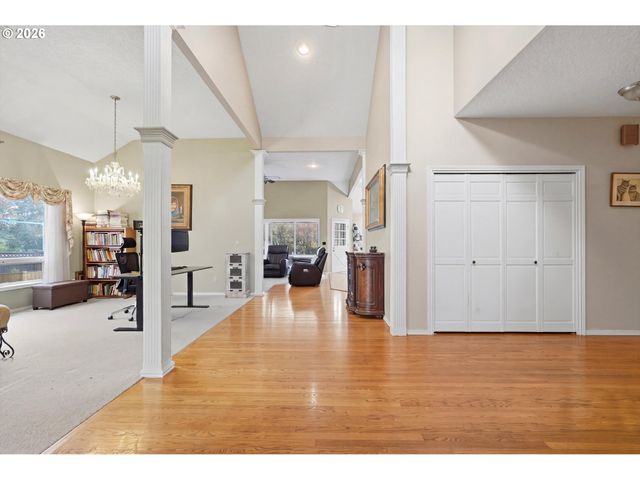 14234 Nw LAKESHORE Ct, Portland, OR 97229