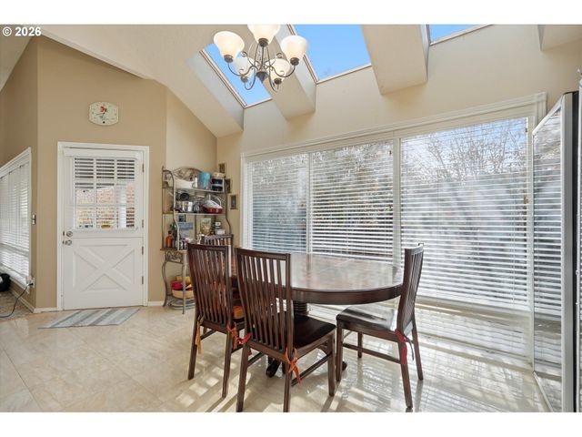 14234 Nw LAKESHORE Ct, Portland, OR 97229