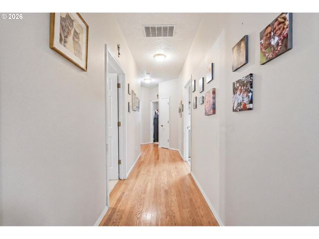 14234 Nw LAKESHORE Ct, Portland, OR 97229