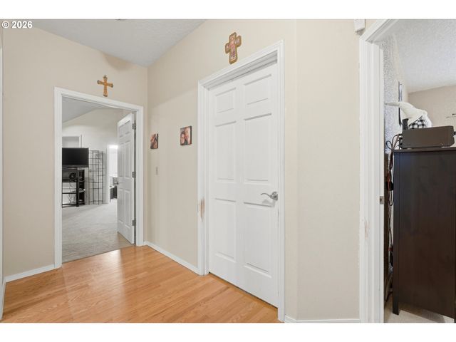 14234 Nw LAKESHORE Ct, Portland, OR 97229