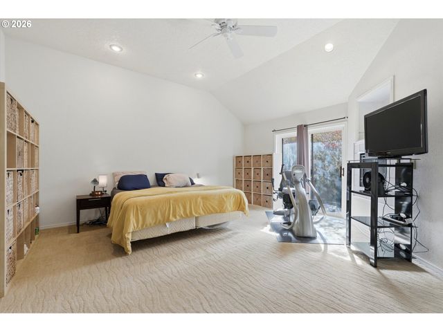 14234 Nw LAKESHORE Ct, Portland, OR 97229