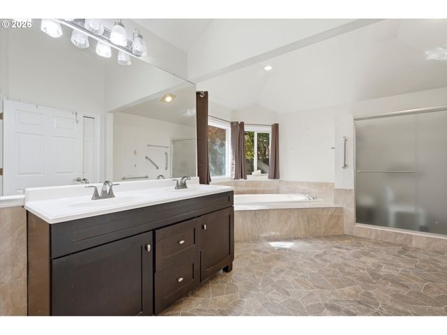 14234 Nw LAKESHORE Ct, Portland, OR 97229