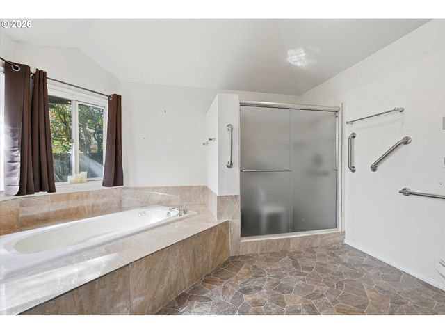 14234 Nw LAKESHORE Ct, Portland, OR 97229