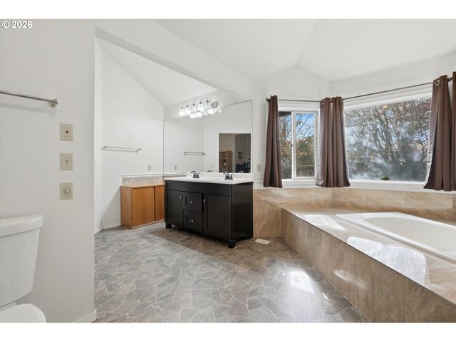 14234 Nw LAKESHORE Ct, Portland, OR 97229