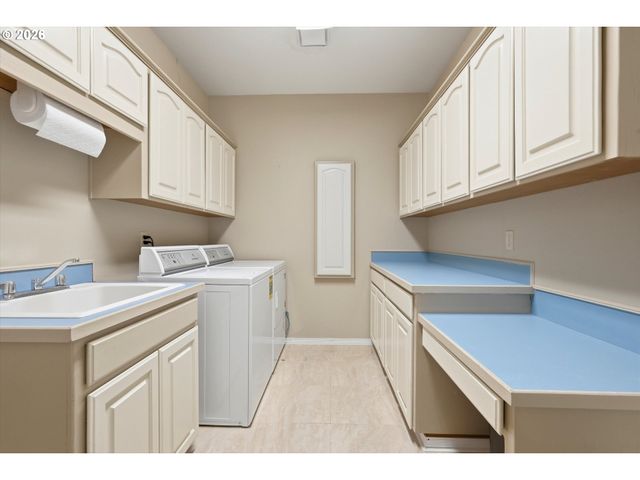 14234 Nw LAKESHORE Ct, Portland, OR 97229