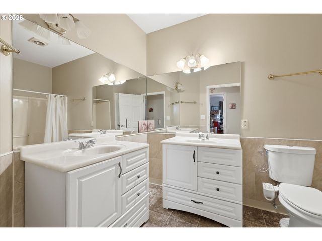 14234 Nw LAKESHORE Ct, Portland, OR 97229