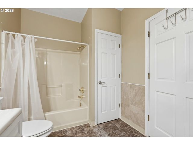 14234 Nw LAKESHORE Ct, Portland, OR 97229