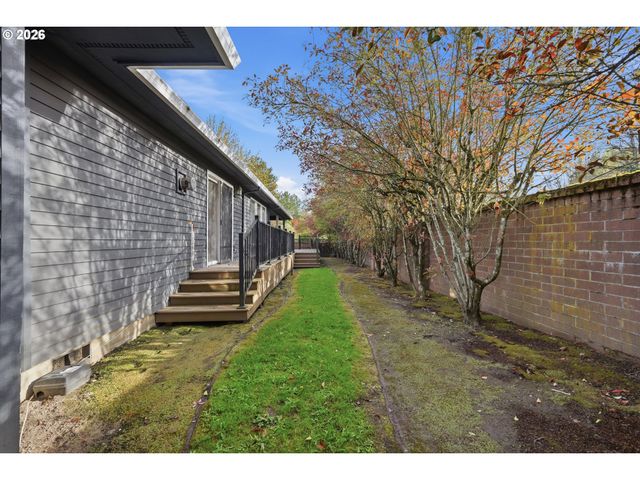 14234 Nw LAKESHORE Ct, Portland, OR 97229