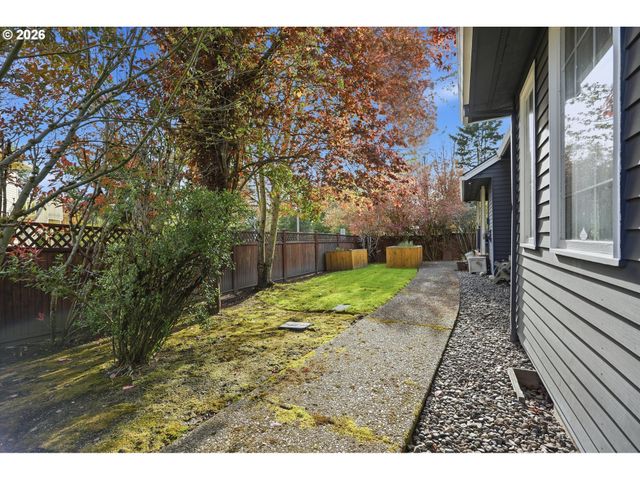 14234 Nw LAKESHORE Ct, Portland, OR 97229