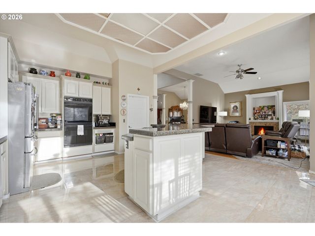 14234 Nw LAKESHORE Ct, Portland, OR 97229