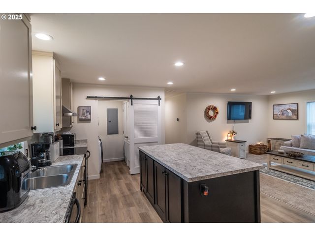 408 WHIPPLE Ave, Drain, OR 97435