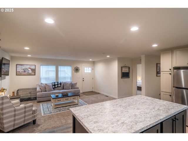 408 WHIPPLE Ave, Drain, OR 97435