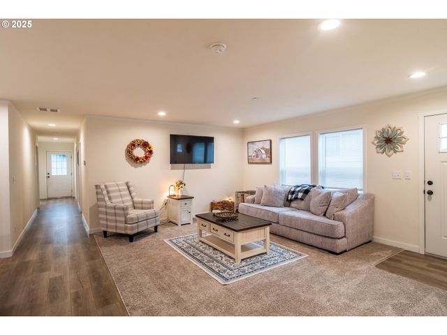 408 WHIPPLE Ave, Drain, OR 97435