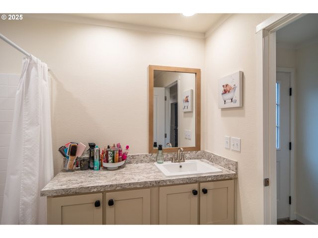 408 WHIPPLE Ave, Drain, OR 97435