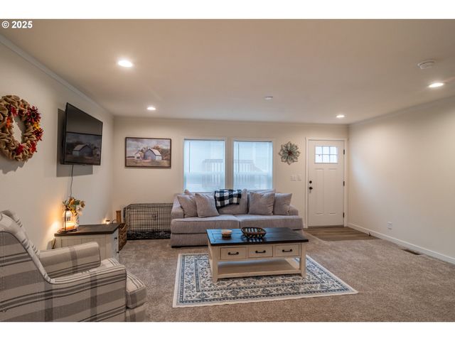 408 WHIPPLE Ave, Drain, OR 97435