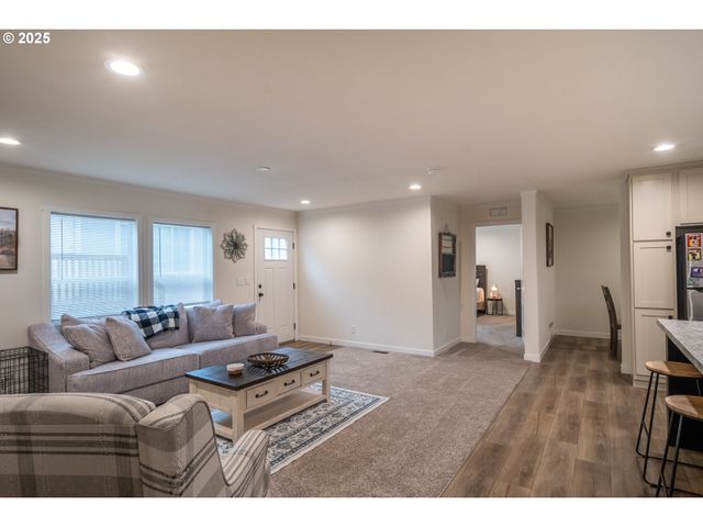 408 WHIPPLE Ave, Drain, OR 97435