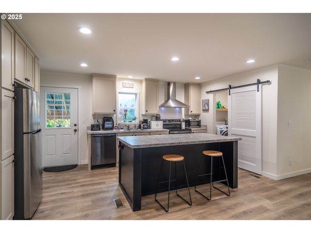 408 WHIPPLE Ave, Drain, OR 97435