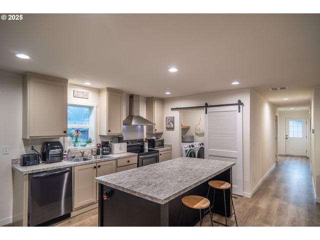 408 WHIPPLE Ave, Drain, OR 97435