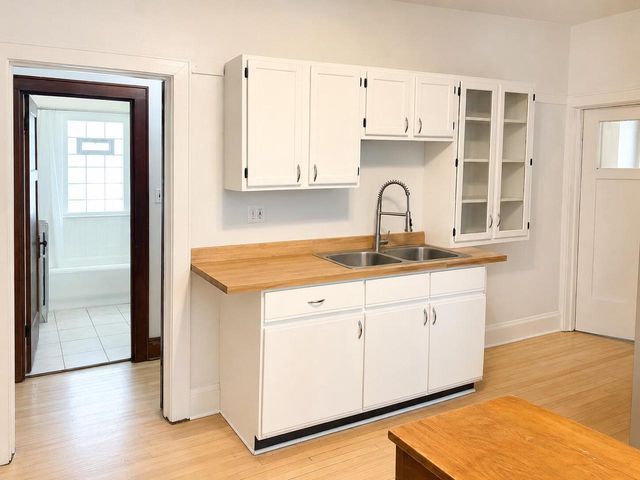 2730 N Weil STREET, Milwaukee, WI 53212