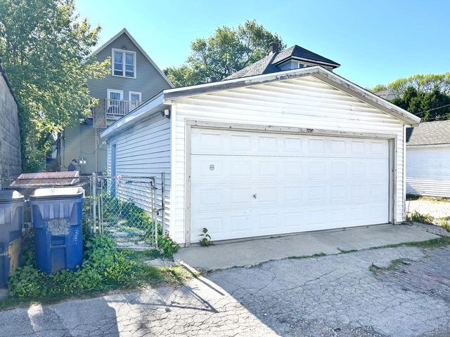 2730 N Weil STREET, Milwaukee, WI 53212