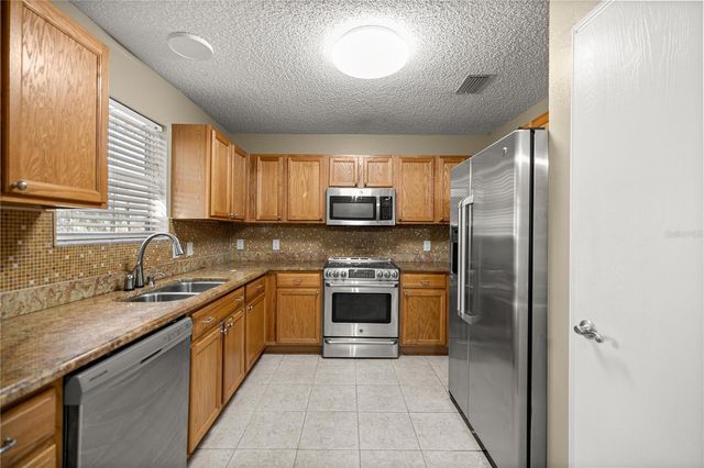 108 CHERRY BLOSSOM LANE, Lady Lake, FL 32159