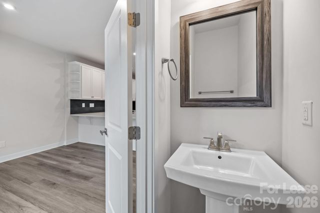 328 Yorkshire Drive, Charlotte, NC 28217