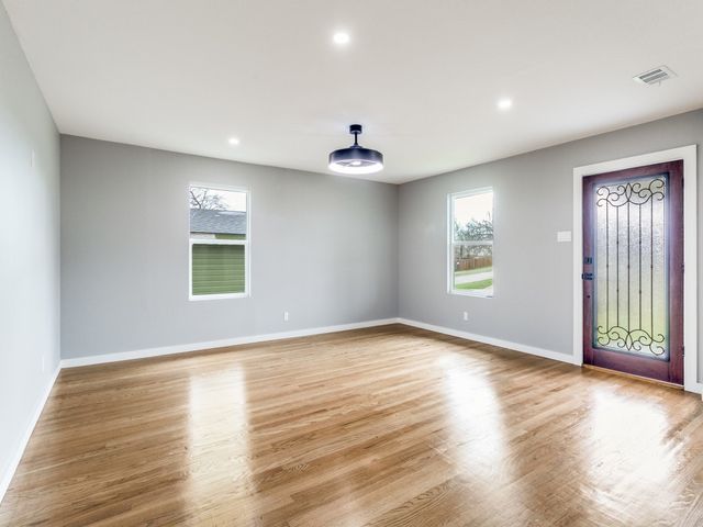 3924 Vanette Lane, Dallas, TX 75216