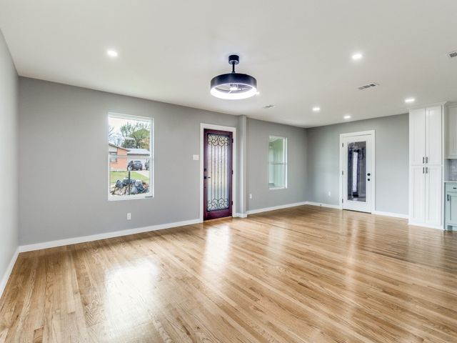 3924 Vanette Lane, Dallas, TX 75216