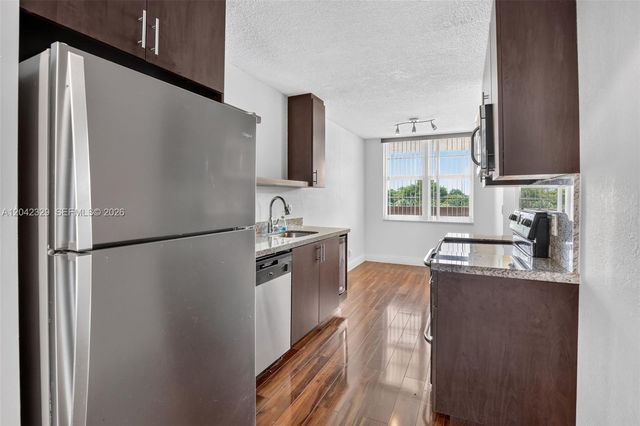 250 Jacaranda Dr 411, Plantation, FL 33324