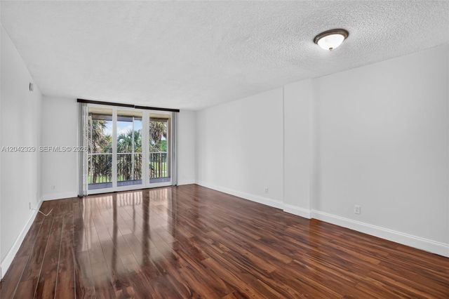 250 Jacaranda Dr 411, Plantation, FL 33324