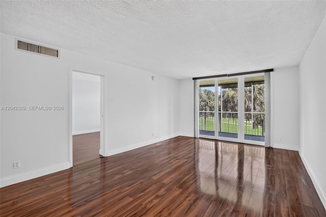 250 Jacaranda Dr 411, Plantation, FL 33324