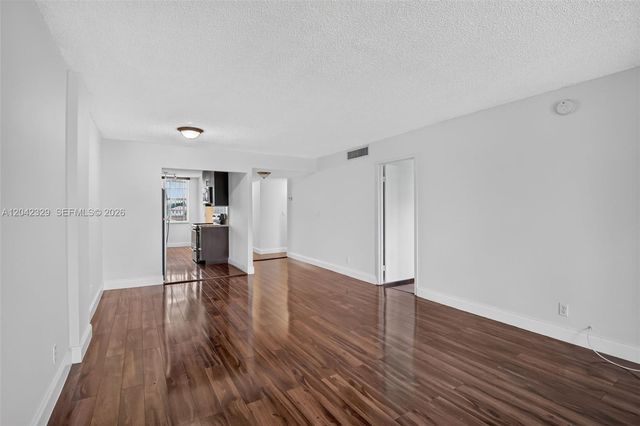 250 Jacaranda Dr 411, Plantation, FL 33324