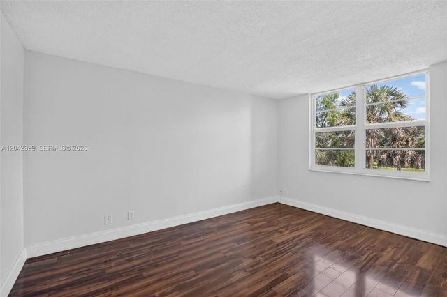 250 Jacaranda Dr 411, Plantation, FL 33324