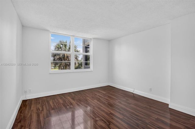 250 Jacaranda Dr 411, Plantation, FL 33324