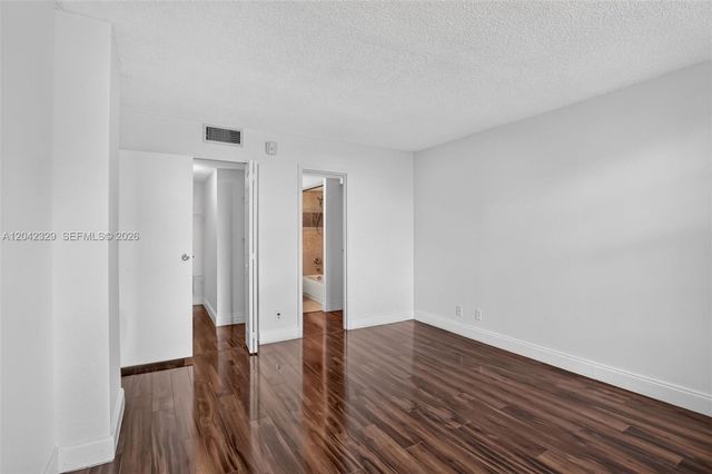 250 Jacaranda Dr 411, Plantation, FL 33324