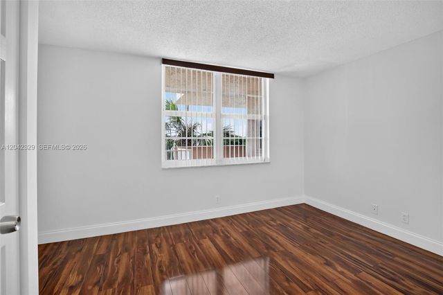 250 Jacaranda Dr 411, Plantation, FL 33324