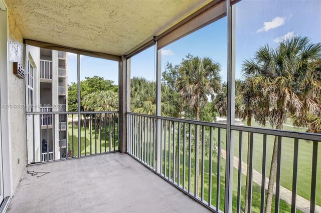 250 Jacaranda Dr 411, Plantation, FL 33324