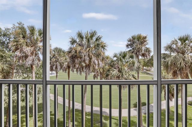 250 Jacaranda Dr 411, Plantation, FL 33324